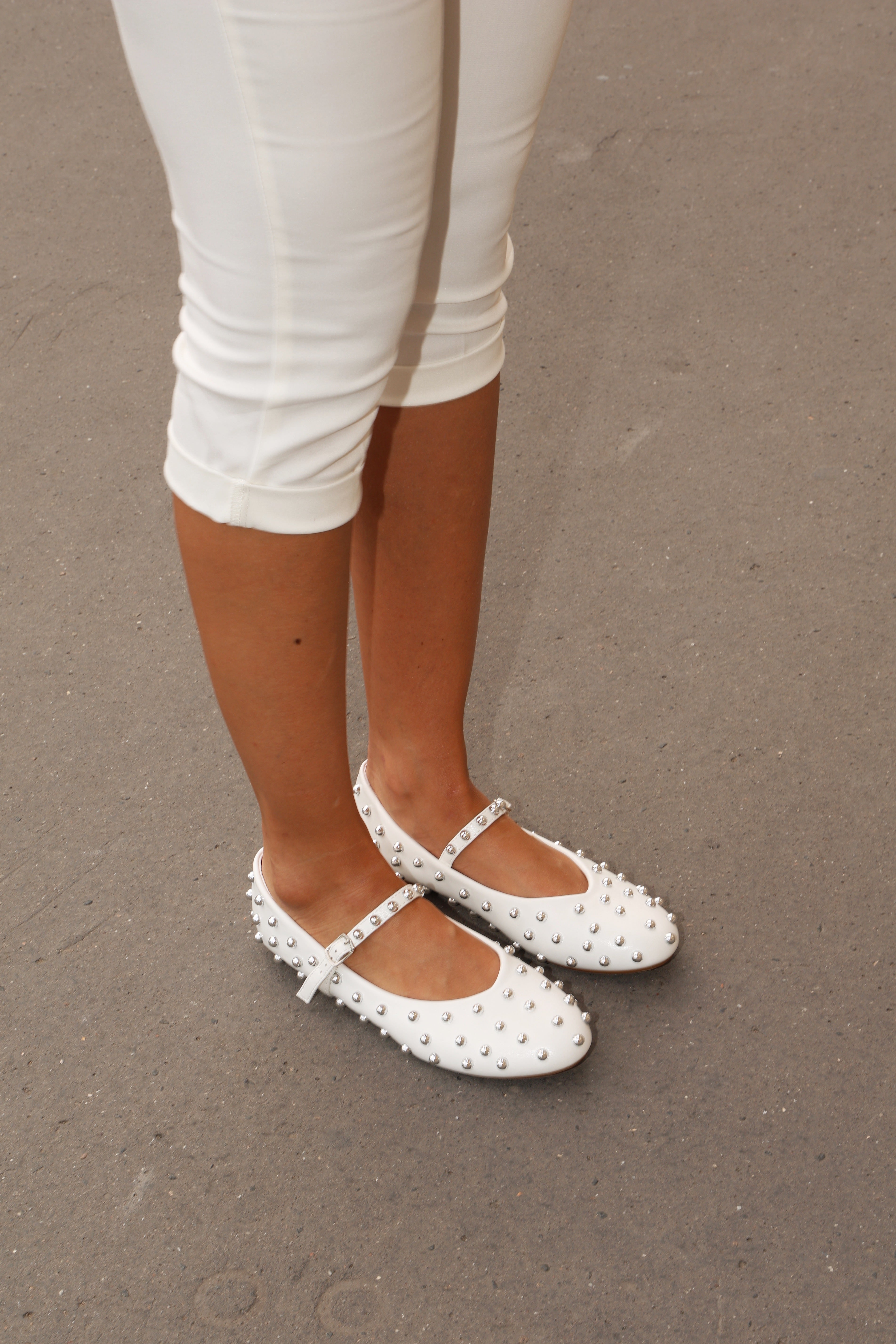 Ballerines cloutées Riviera White — Chic Lumineux